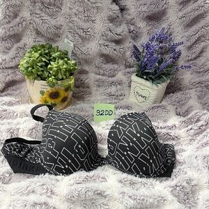 PINK Victoria’s Secret Black and White Bra size 32 DD.